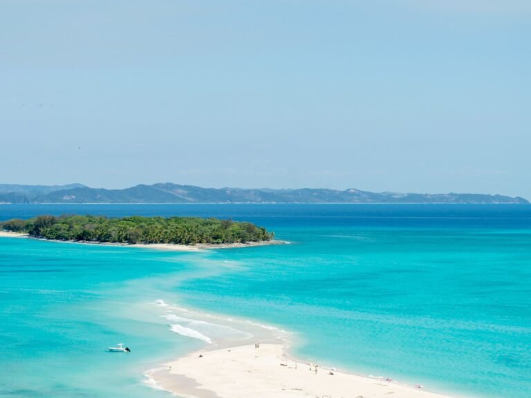 Plage paradisiaque a Nosy be